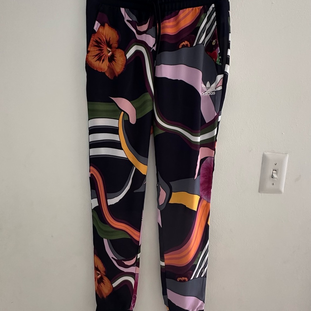 Adidas women’s Graphic Print pants- Black and Multicolort